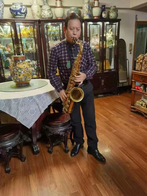 重庆简德道艺术品有限公司董事长庄洪海