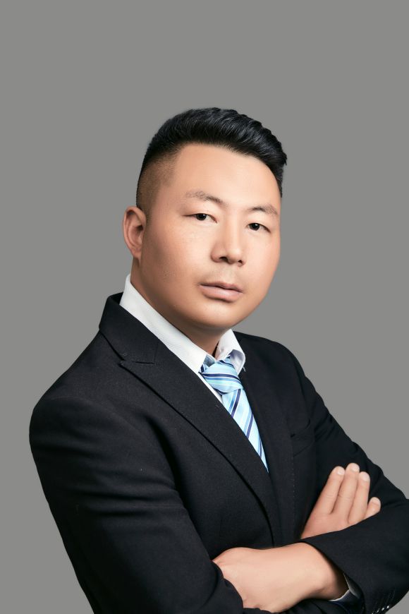迪庆州香格里拉龙峰生物科技开发有限公司董事长龙晓峰