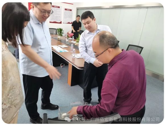 广纳院产投刘节玲总经理等领导现场观看超级纳米除垢技术实验
