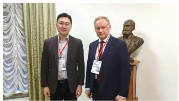 郭聃洋博士与A.卢明佐夫院士(俄罗斯国立医科大学校长、 俄罗斯科学院院士)